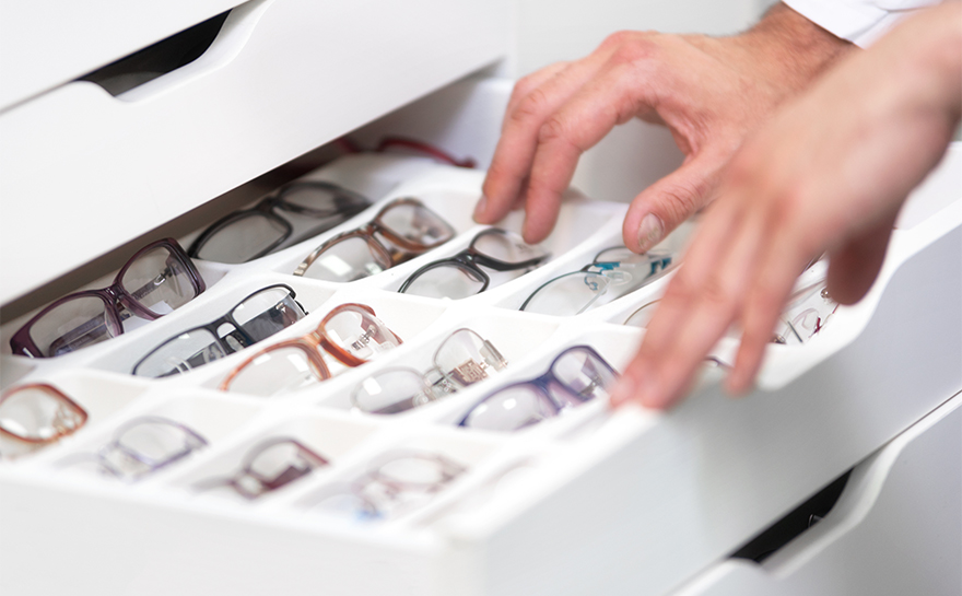Conseils d'opticiens pour le stockage et la protection de vos lunettes​