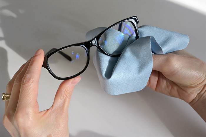 Entretenir pour durer : conseils pratiques pour vos lunettes ​