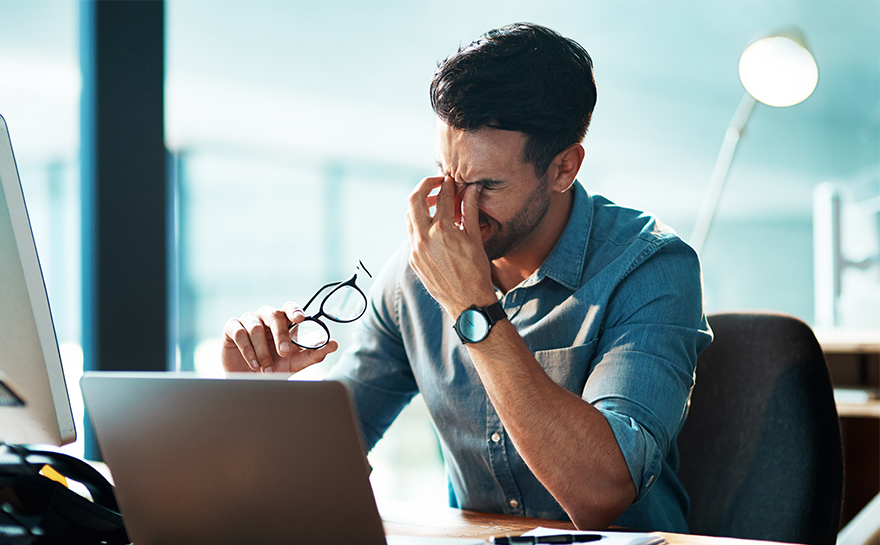 Les effets de la lumière bleue et comment les opticiens peuvent éduquer leurs clients​