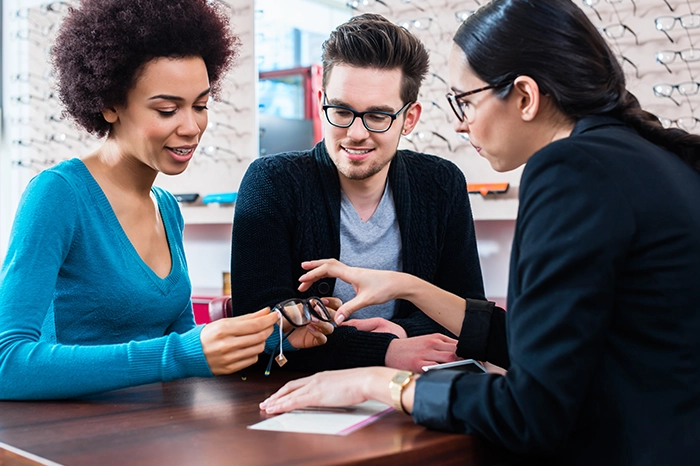 Comment conseiller efficacement en tant qu’opticien​