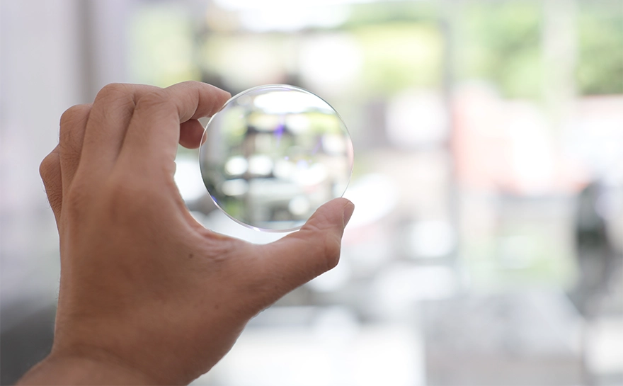Différences entre les verres progressifs et unifocaux : comment choisir la bonne correction pour chaque client​