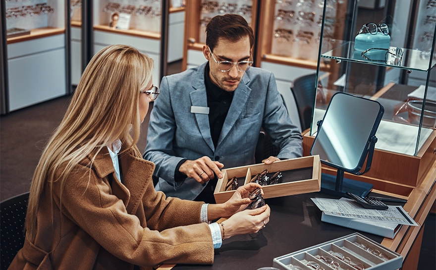 Les remboursements des verres et montures spécifiques : que doivent savoir les opticiens sur les produits de niche​