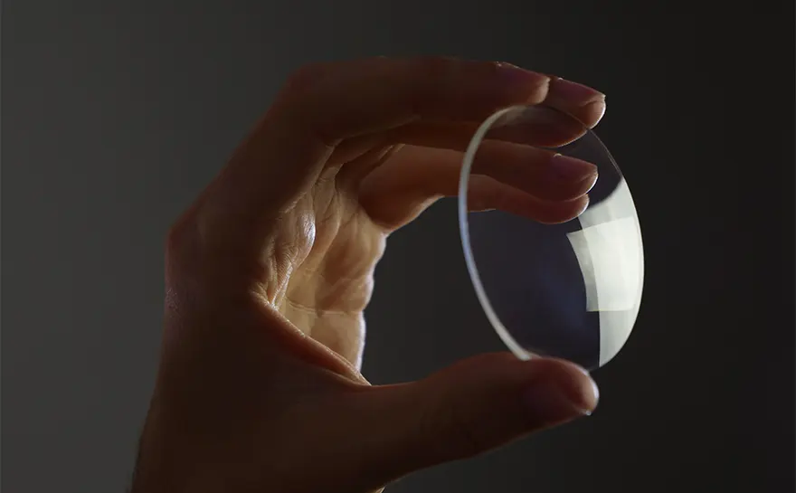 Entretien des verres traités : comment prolonger la durée de vie des verres anti-reflets, anti-rayures et anti-lumière bleue​