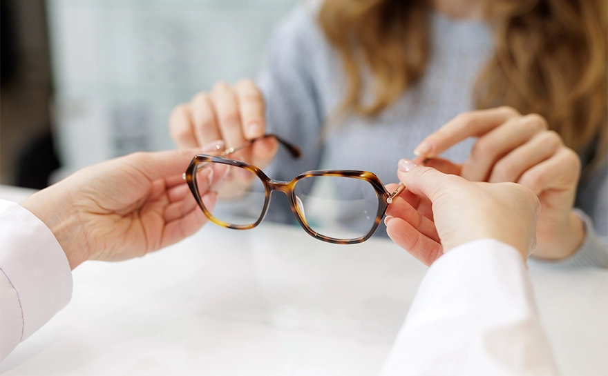 5 idées pour augmenter le panier moyen en optique pendant l’été ​