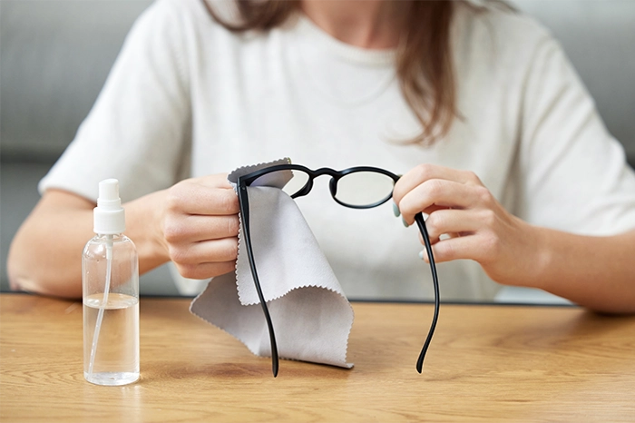 Les produits et accessoires utiles pour l’entretien des lunettes ​