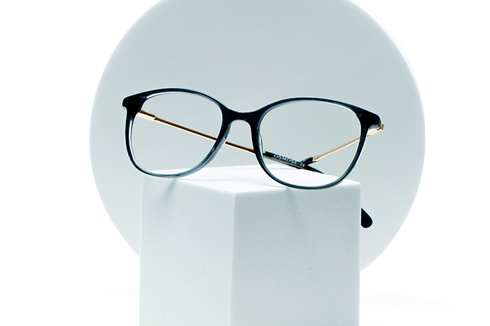 Spécificité des montures 1re paire optique pour femme : légèreté et confort de port​