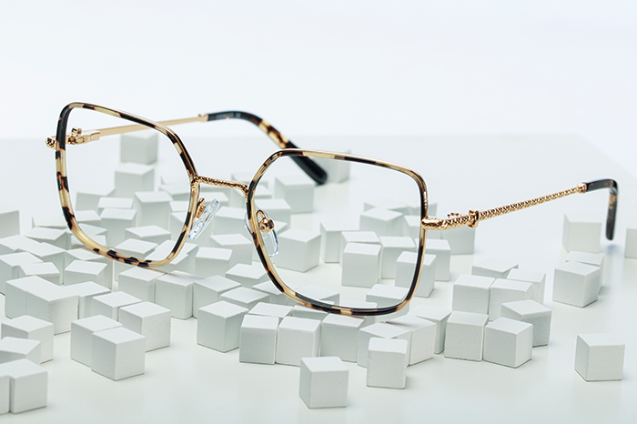 Spécificité des montures 1re paire optique pour femme : des montures à la pointe de la mode