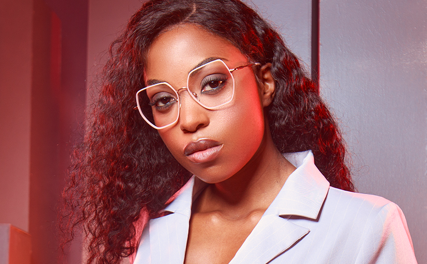 Opticiens, qu’est-ce qu’une bonne 1re paire optique pour femme ?​