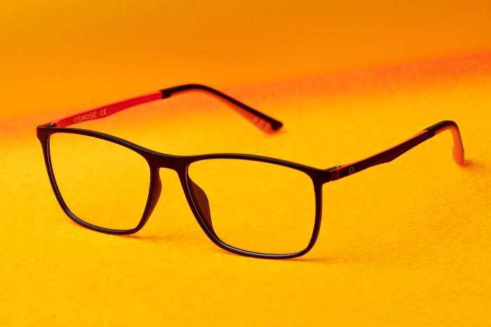 Mettez des touches de couleur grâce aux montures 1res paires optique en Ultem​