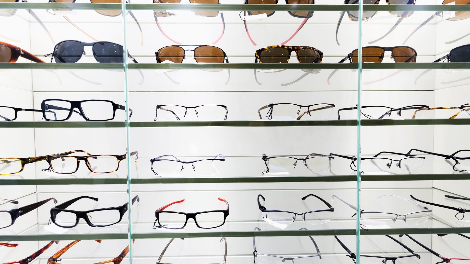 Opticiens : Comment disposer vos lunettes MDD dans votre magasin d'optique pour mieux vendre ?