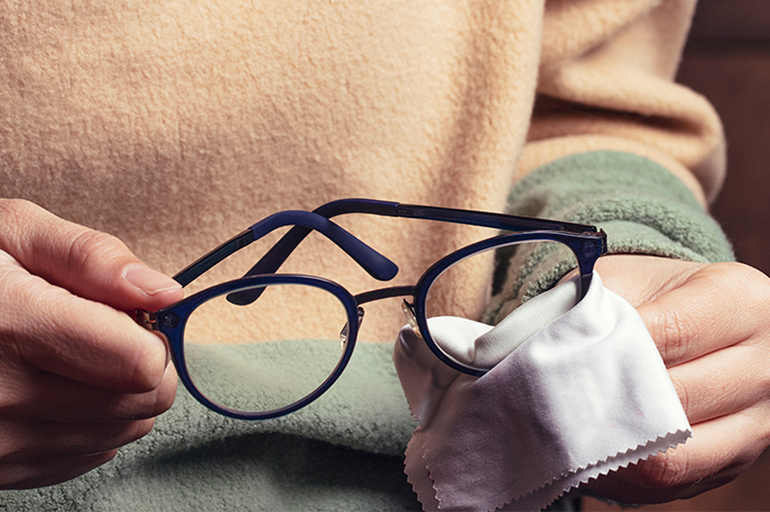 Quelle est la meilleure façon de nettoyer ses lunettes ?​