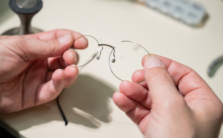 Que faire en cas de cassées ? Réparations, garanties et assurances.